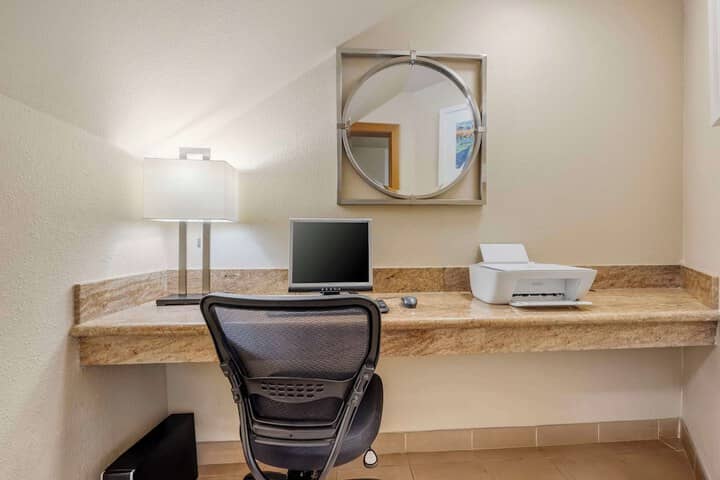 Business Center 36 of 37