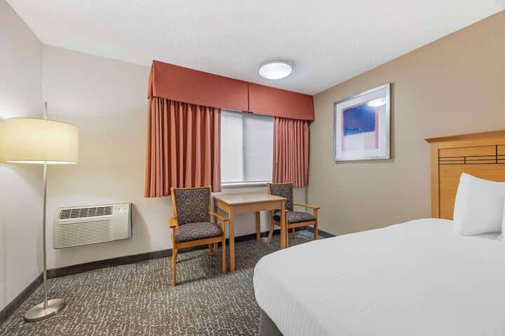 Room 8 of 37