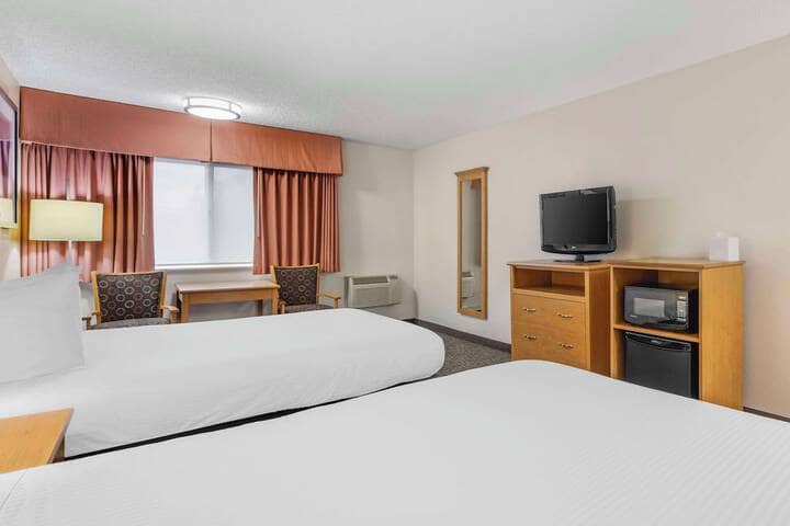 Room 10 of 37